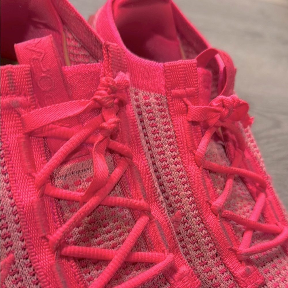 Nike VaporMax 6.5 Hyper Pink Athletic Sneakers Breathable Knit Upper - Picture 3 of 8